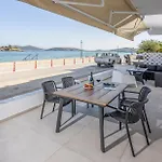 Aurora Seaside Grand 公寓 Néa Péramos
