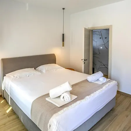 Aurora Apartment *