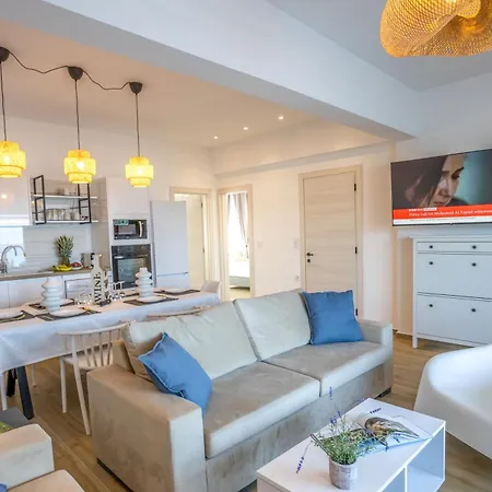 Aurora Seaside Grand Apartment