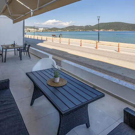 Aurora Seaside Grand Apartment Nea Peramos (Macedonia)