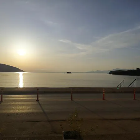 Aurora Seaside Grand Apartment Nea Peramos (Macedonia)