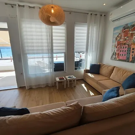 Aurora Suite Néa Péramos