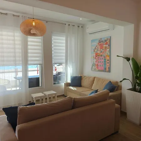 Aurora Suite 公寓 Néa Péramos