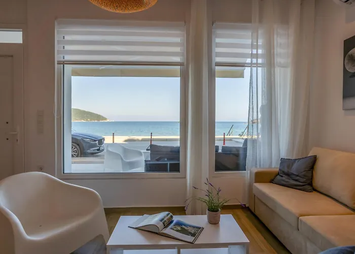 Aurora Seaside Grand Неа-Перамос