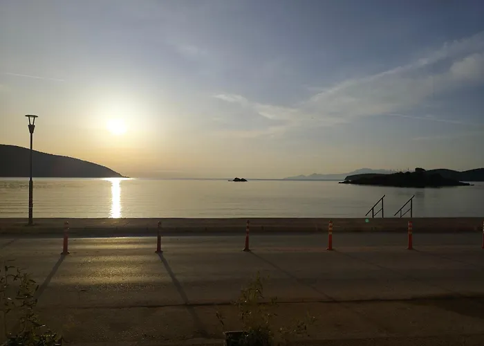 Aurora Seaside Grand Апартаменты Неа-Перамос